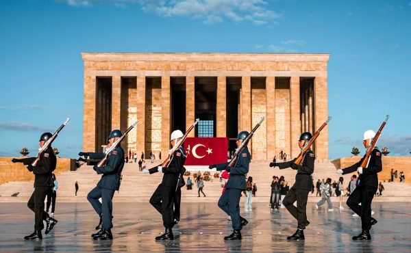 pexels-photo-30727532-30727532 Soldiers performing a ceremonial march at Anıtkabir with Turkish flag in the background.